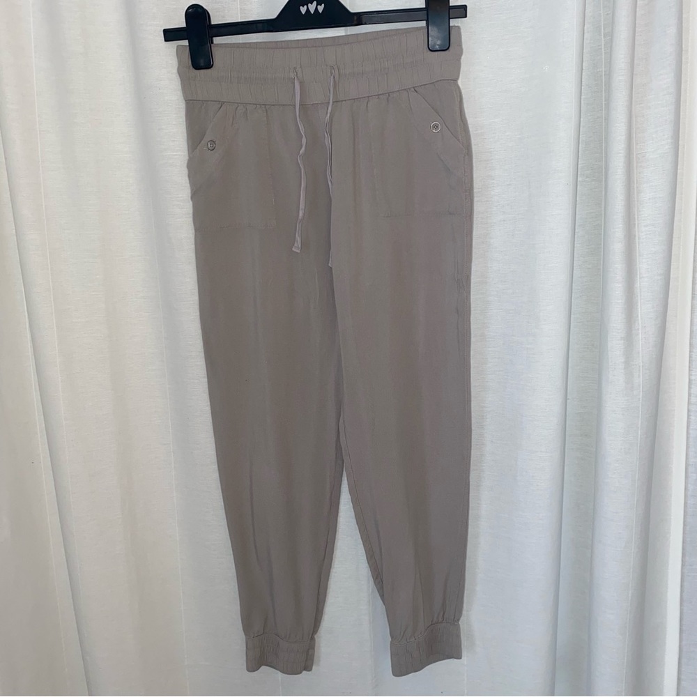 TNA ARITZIA Soft Rayon Taupe Jogger Style Pants Sz Xs